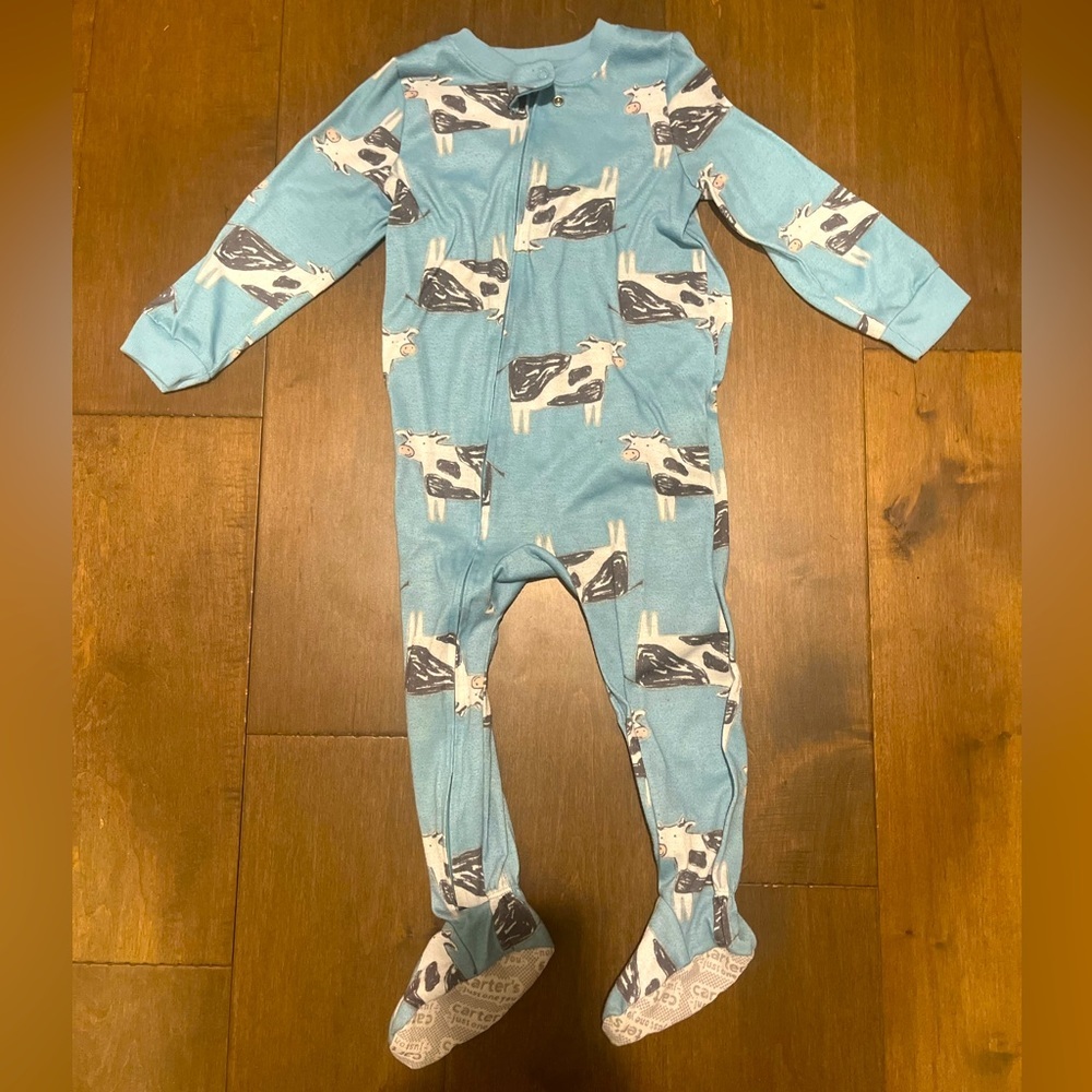 Carter’s Boys 2T Zip cow pajamas with gripper slippers